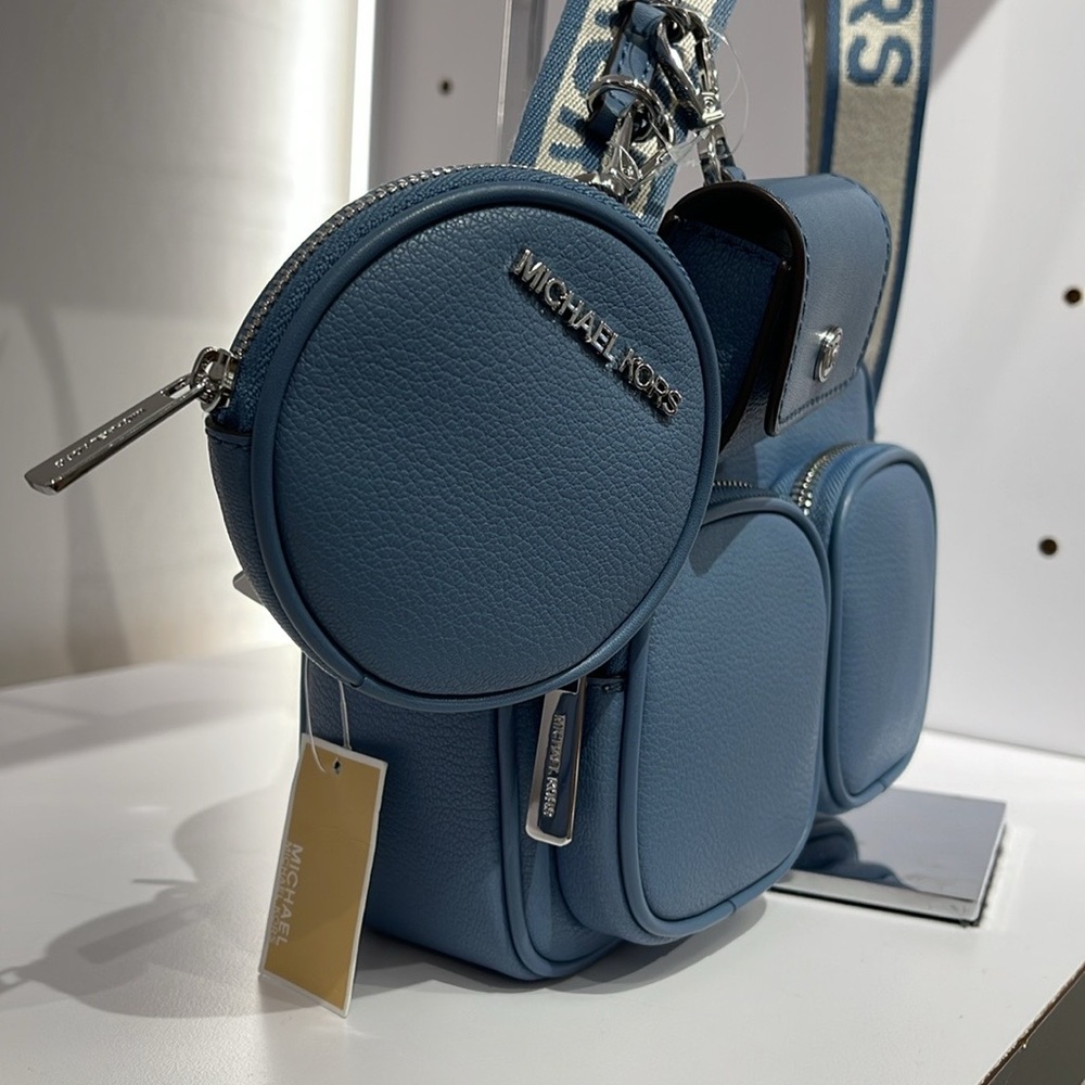 Michael Kors Jet Set Md Leather Crossbody Bag with Case for Apple Airpods Pro® - Picture 3 of 16